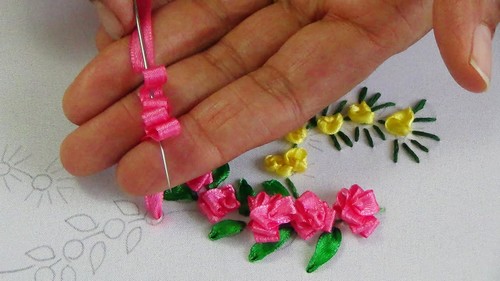 como bordar flores con cintas
