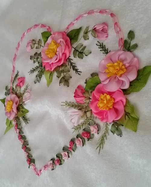 Flores bordadas con cintas - Rosas rojas - Bordados a Mano
