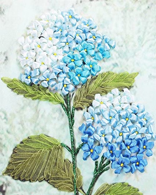 flores bordadas con listón azules