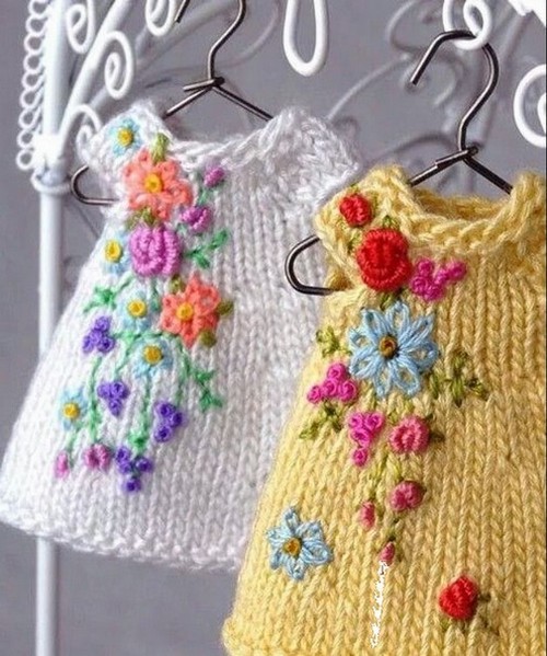 ideas para bordar prendas con flores en miniatura