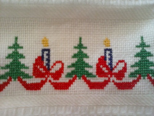 bordar toalla navideña punto de cruz