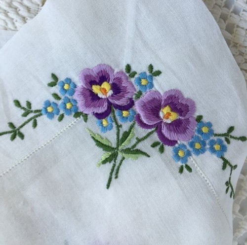 bordar servilletas con flores
