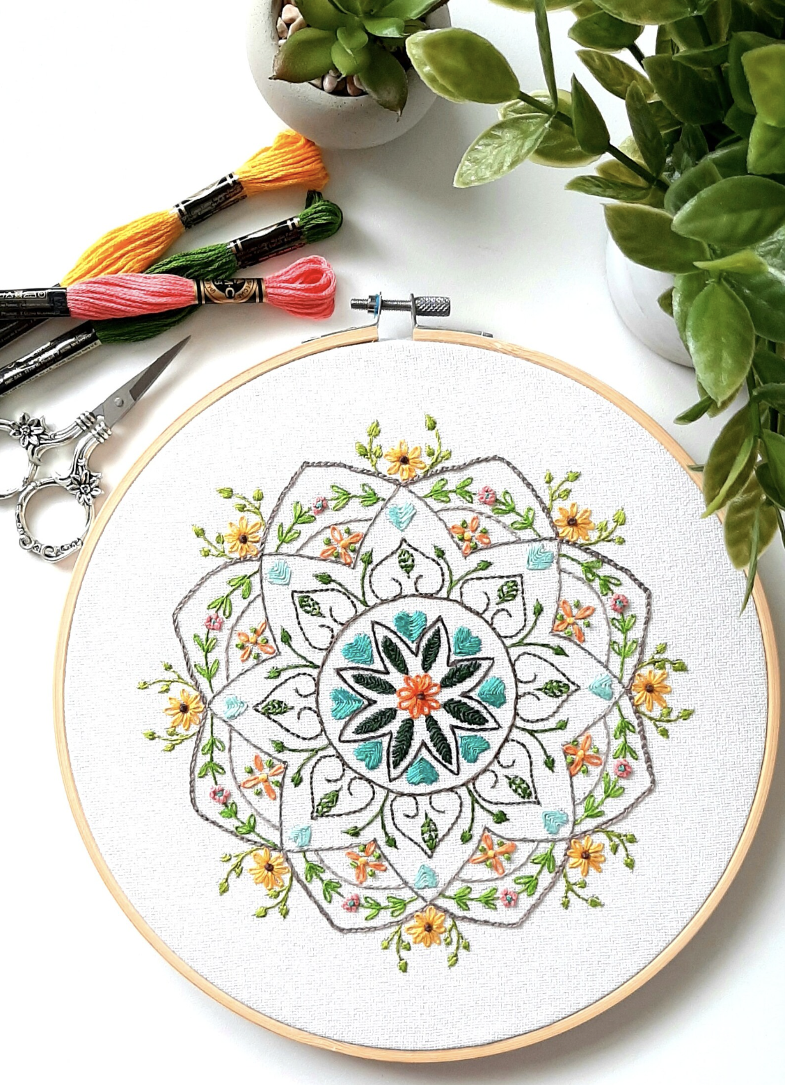 Mandalas bordadas con flores