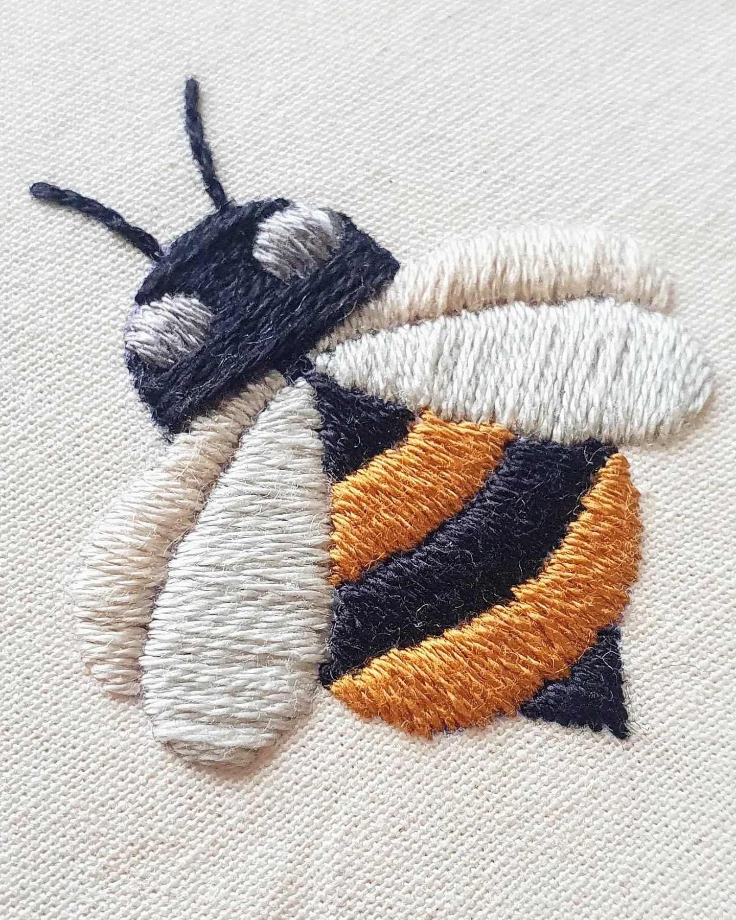 Cómo bordar abejas